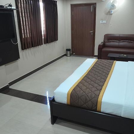 The Nisarga Grand Hotel Bangalore Buitenkant foto