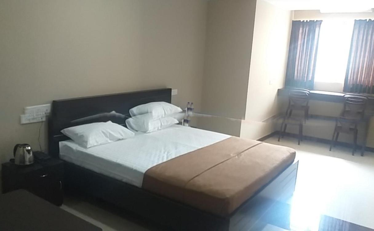 The Nisarga Grand Hotel Bangalore Buitenkant foto