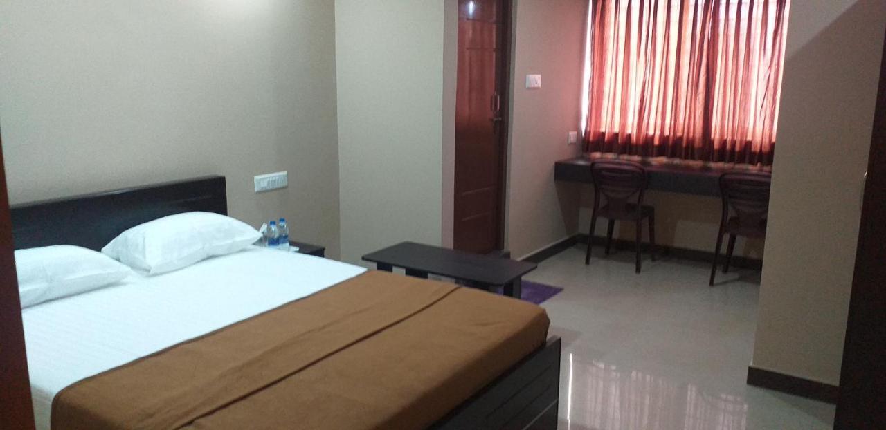 The Nisarga Grand Hotel Bangalore Buitenkant foto