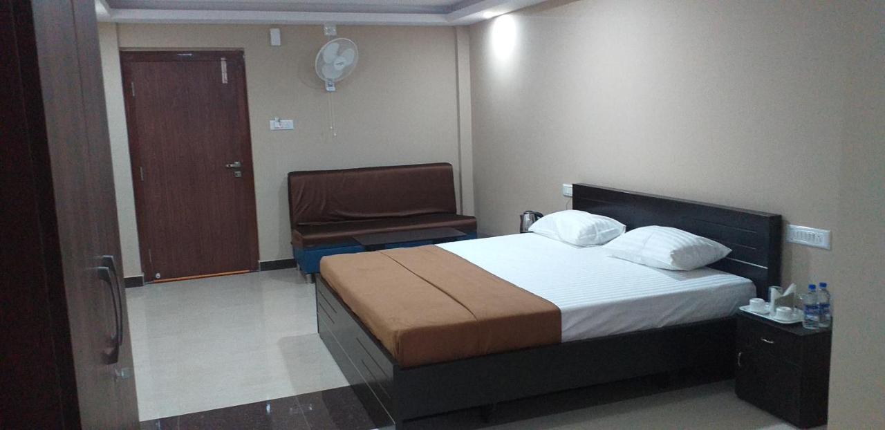 The Nisarga Grand Hotel Bangalore Buitenkant foto