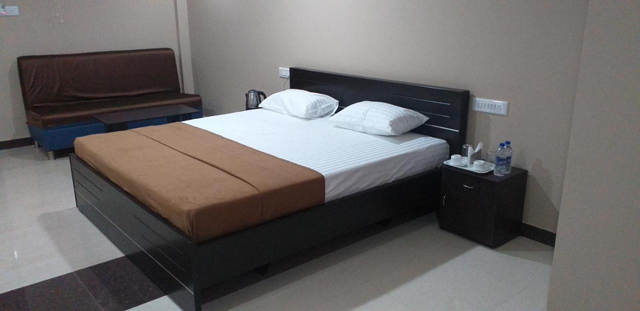 The Nisarga Grand Hotel Bangalore Buitenkant foto