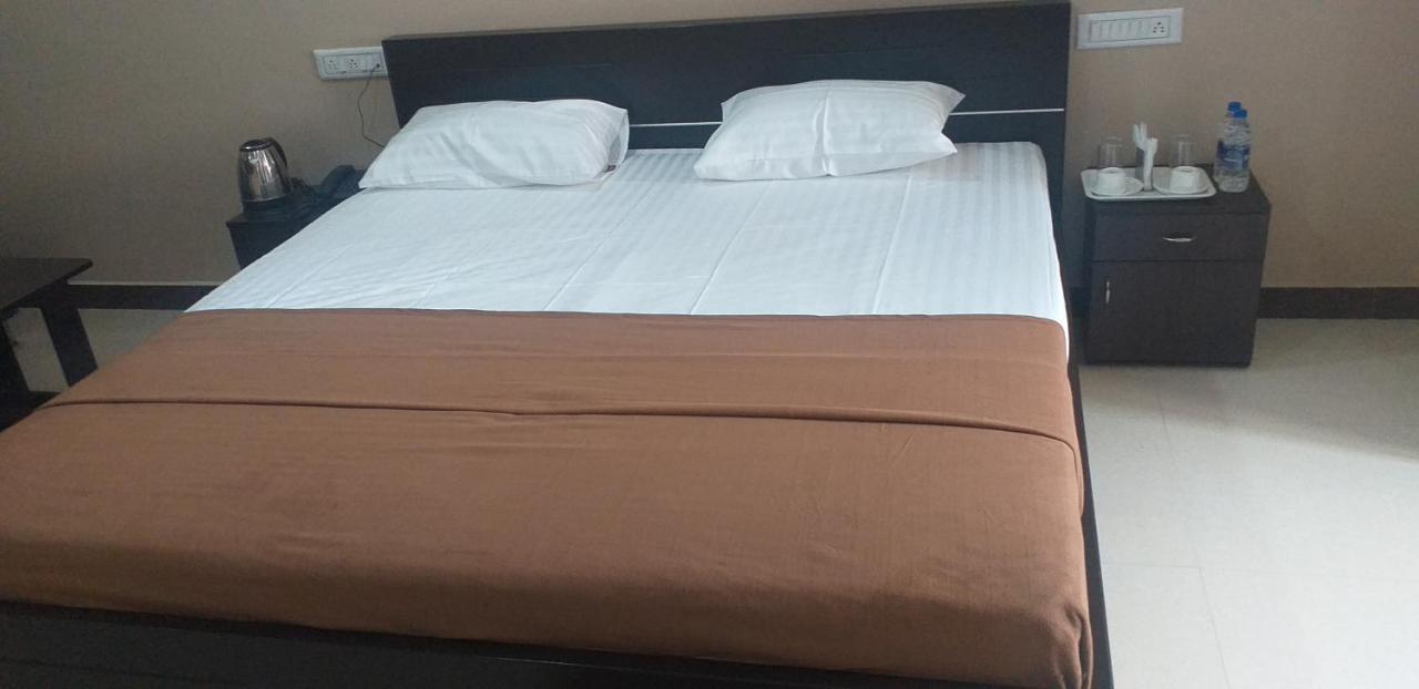 The Nisarga Grand Hotel Bangalore Buitenkant foto