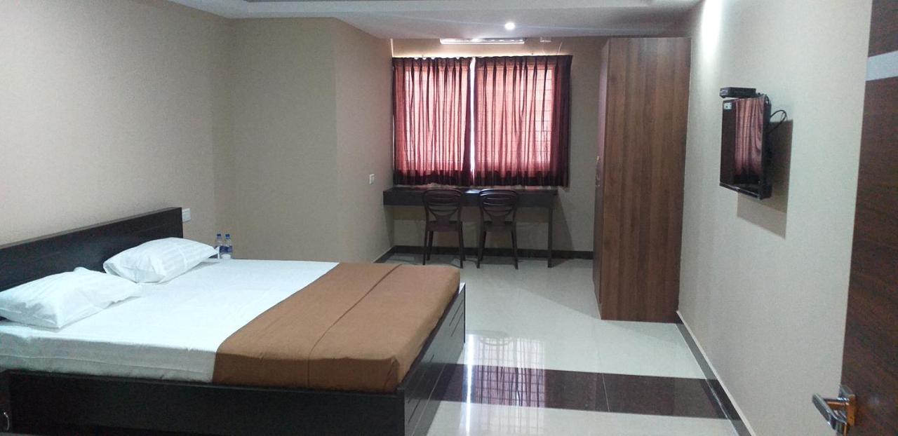 The Nisarga Grand Hotel Bangalore Buitenkant foto