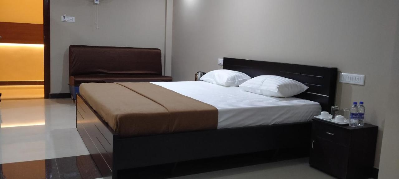 The Nisarga Grand Hotel Bangalore Buitenkant foto