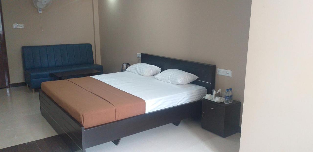 The Nisarga Grand Hotel Bangalore Buitenkant foto