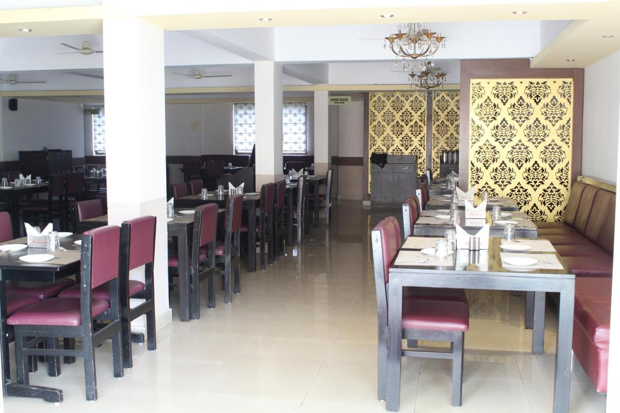 The Nisarga Grand Hotel Bangalore Buitenkant foto