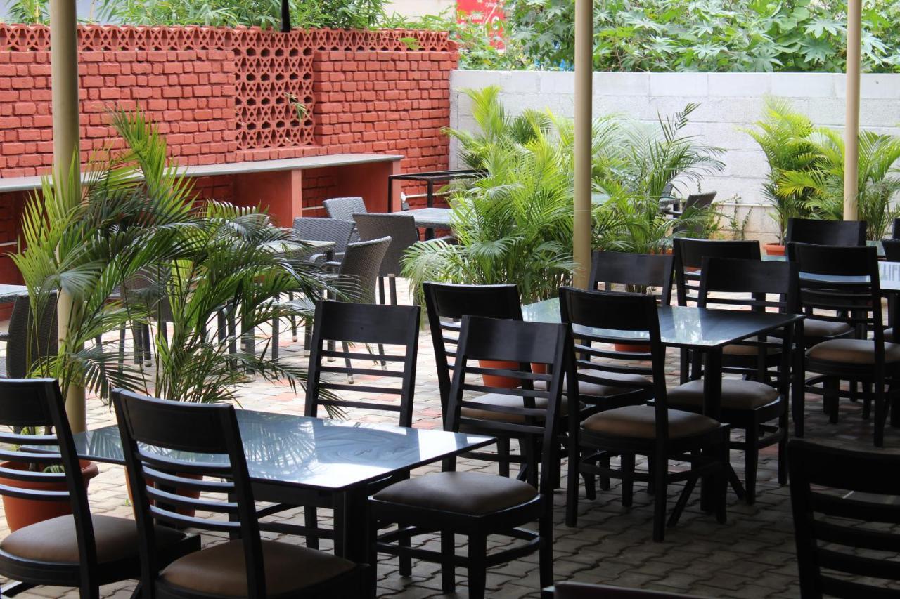 The Nisarga Grand Hotel Bangalore Buitenkant foto