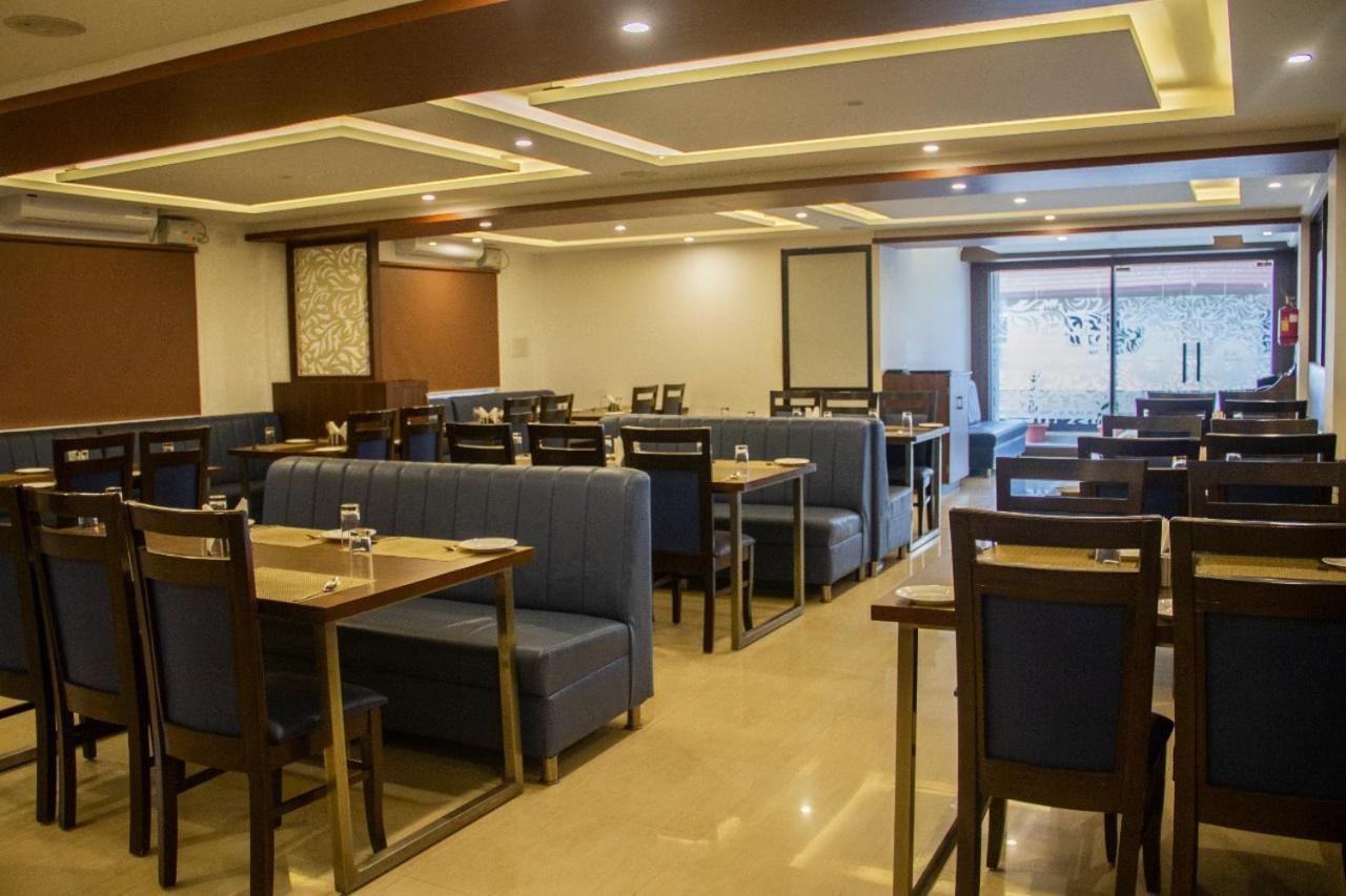 The Nisarga Grand Hotel Bangalore Buitenkant foto