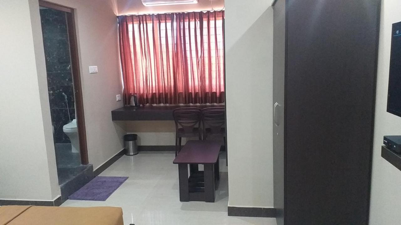 The Nisarga Grand Hotel Bangalore Buitenkant foto