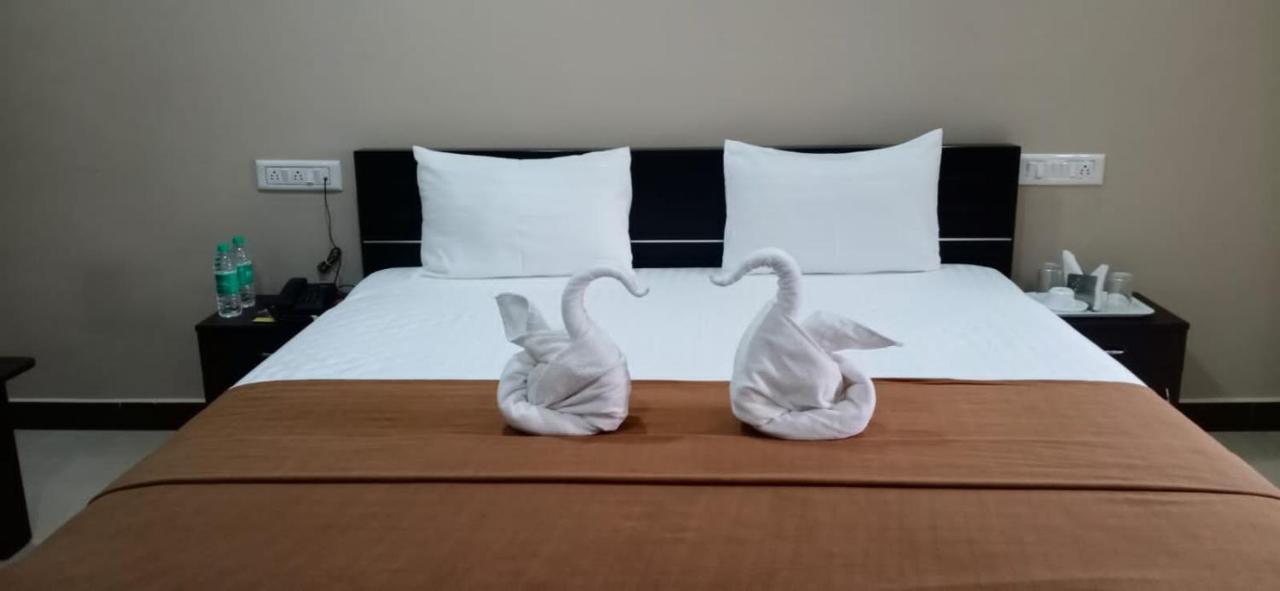 The Nisarga Grand Hotel Bangalore Buitenkant foto