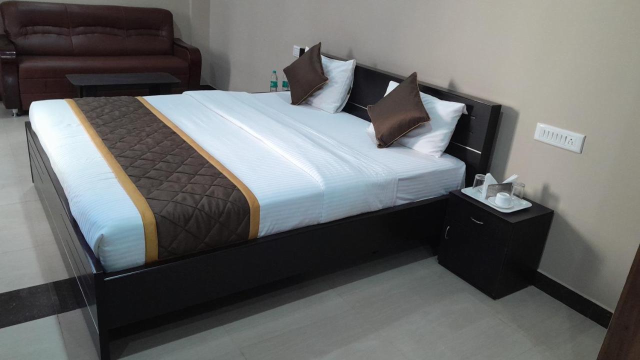 The Nisarga Grand Hotel Bangalore Buitenkant foto